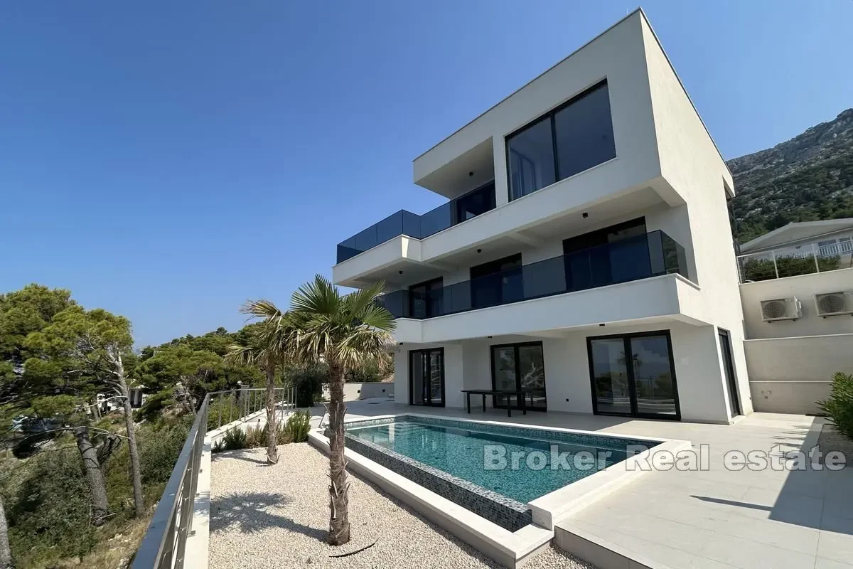 Casa di lusso con piscina e vista mare