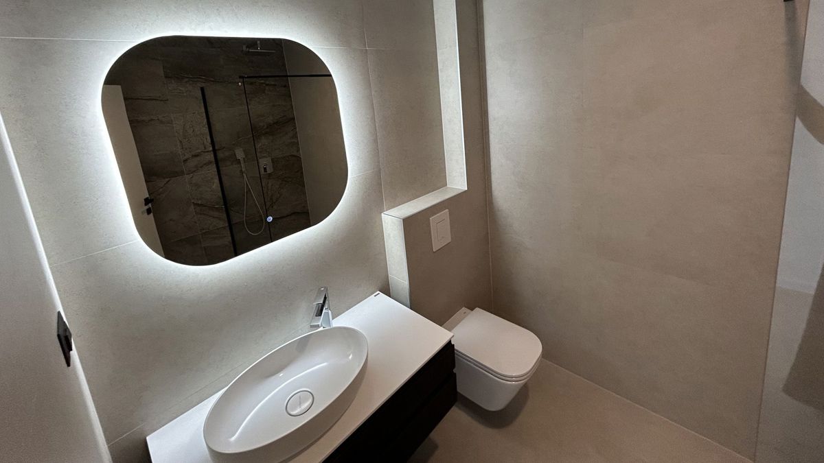 Casa di lusso con piscina e vista mare