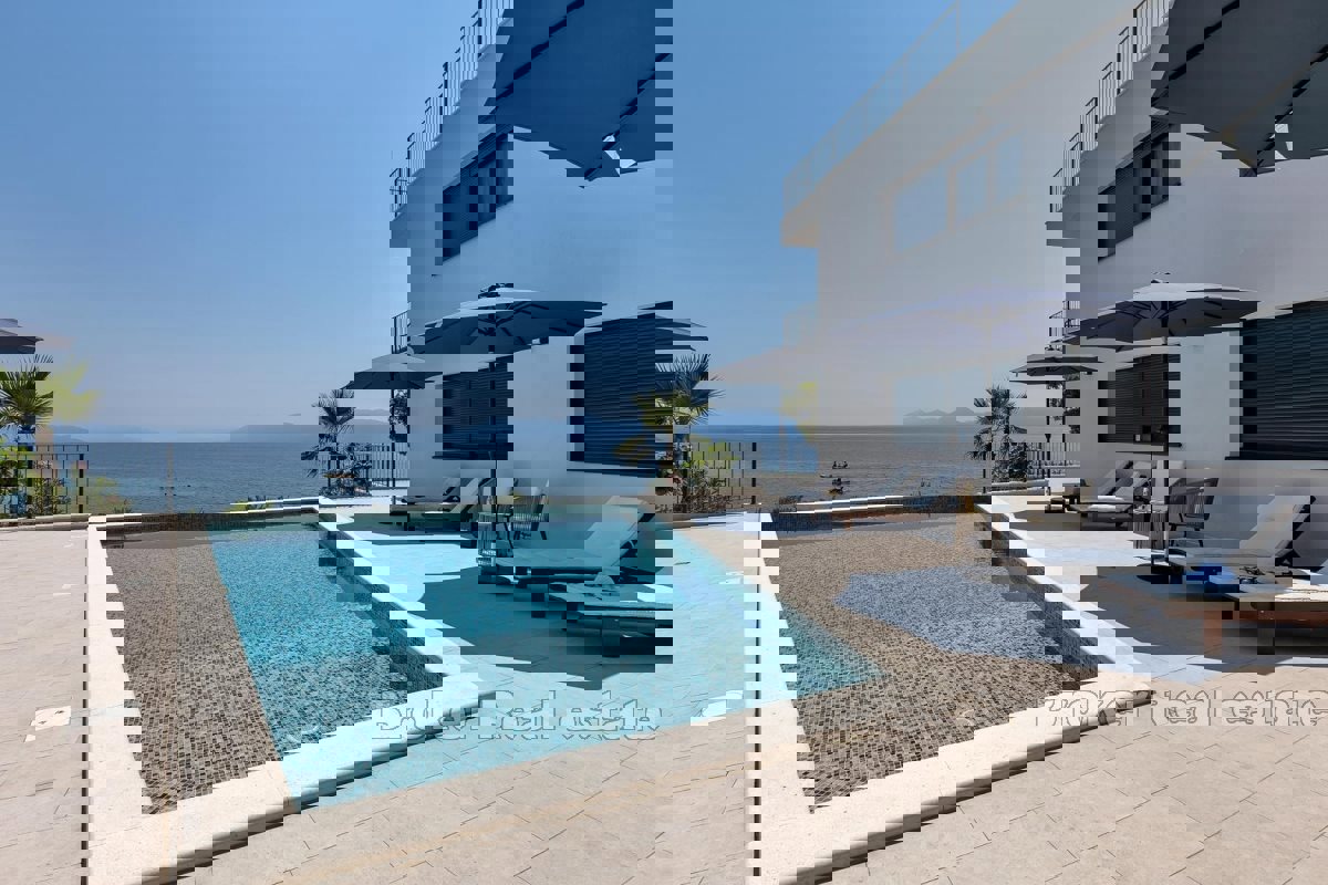 Appartamento di lusso in prima fila sul mare