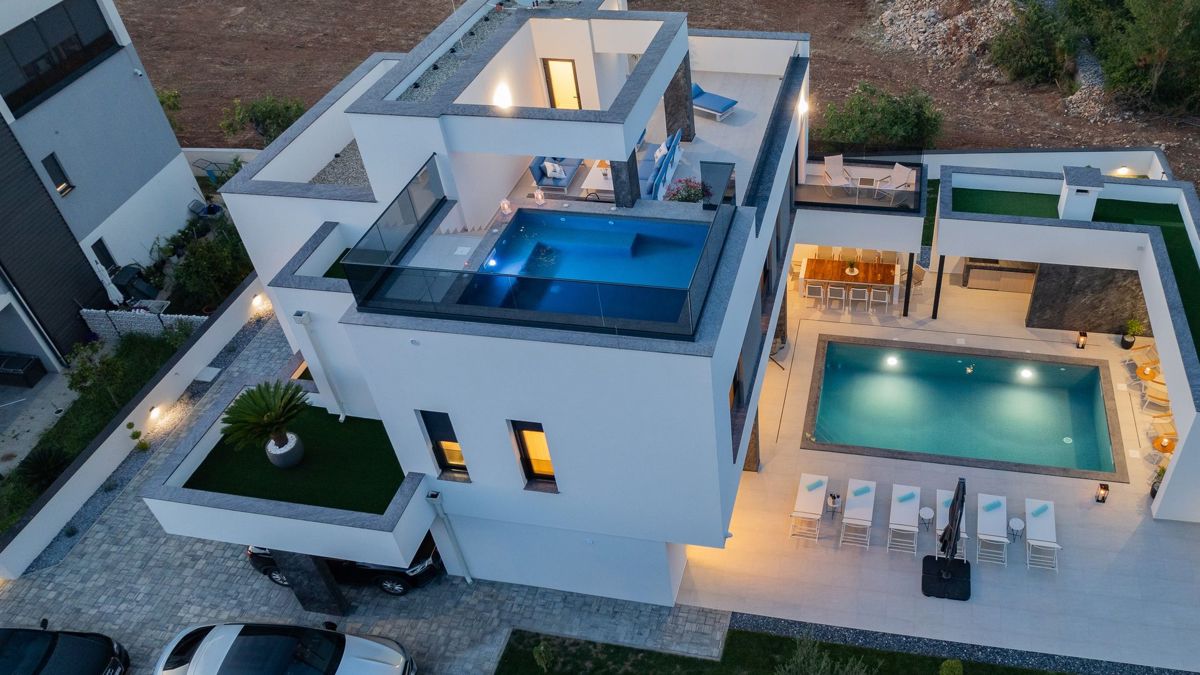 Villa moderna in posizione tranquilla vicino al mare