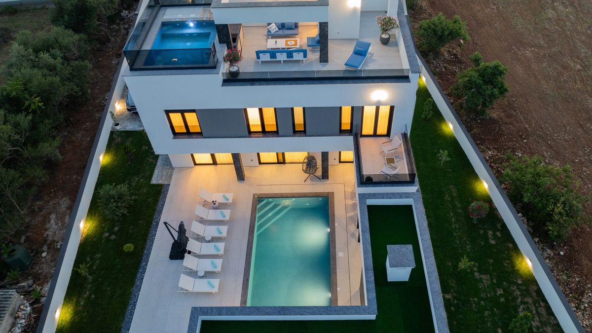 Villa moderna in posizione tranquilla vicino al mare