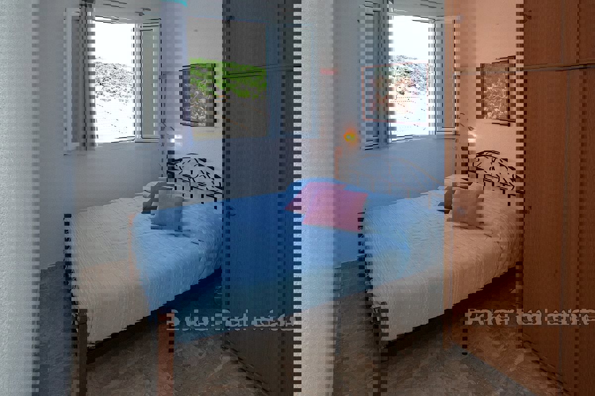 Casa con appartamenti in seconda fila dal mare con vista mare aperto