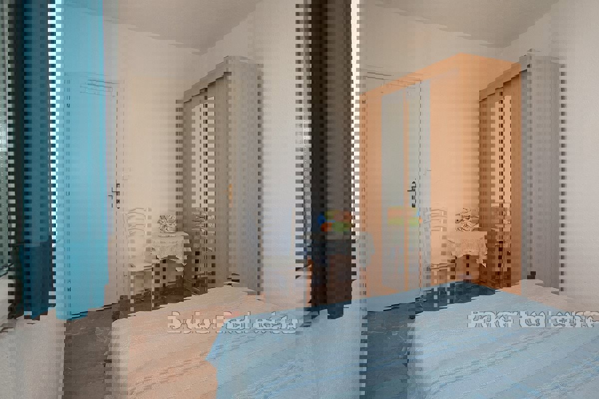 Casa con appartamenti in seconda fila dal mare con vista mare aperto