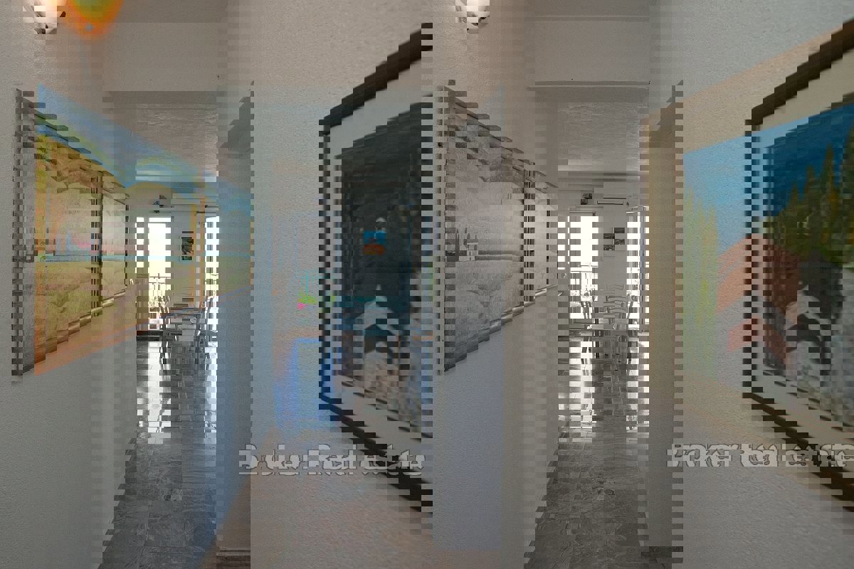 Casa con appartamenti in seconda fila dal mare con vista mare aperto