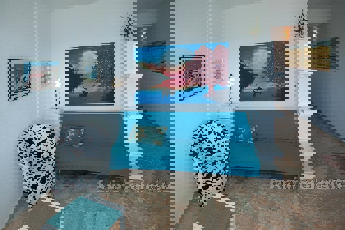 Casa con appartamenti in seconda fila dal mare con vista mare aperto