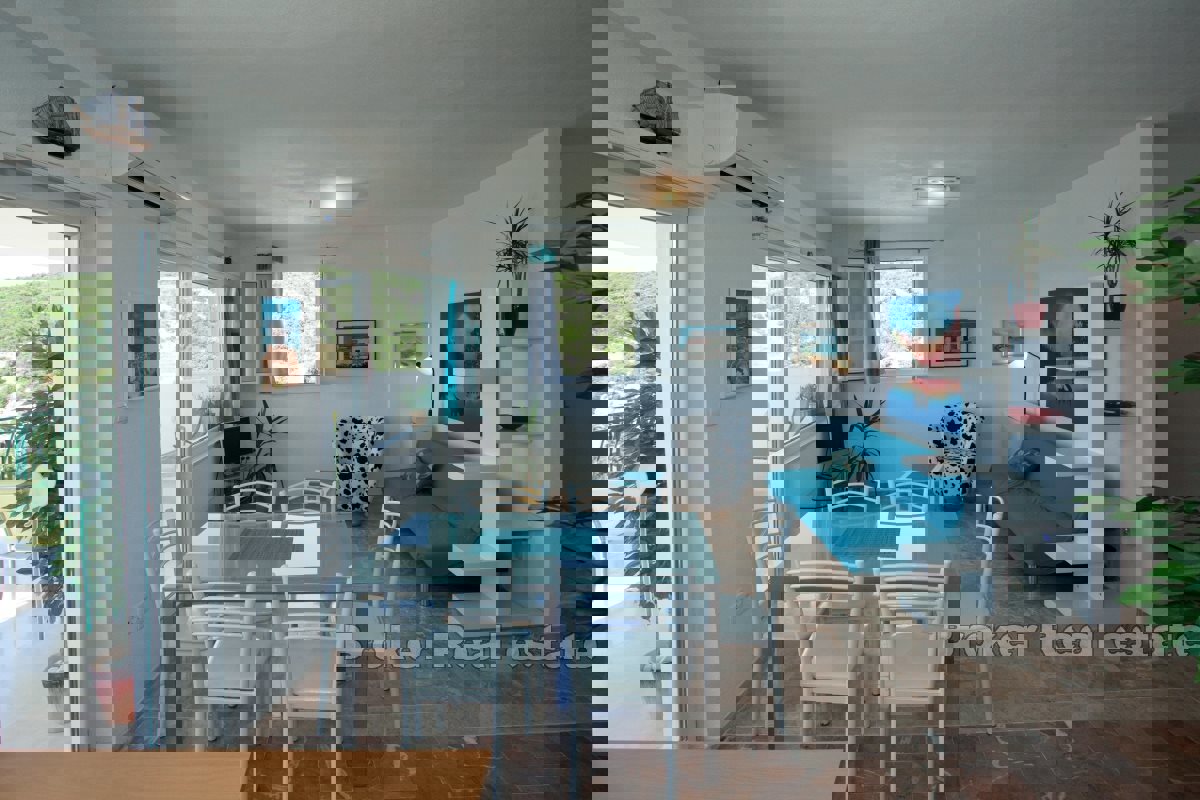 Casa con appartamenti in seconda fila dal mare con vista mare aperto