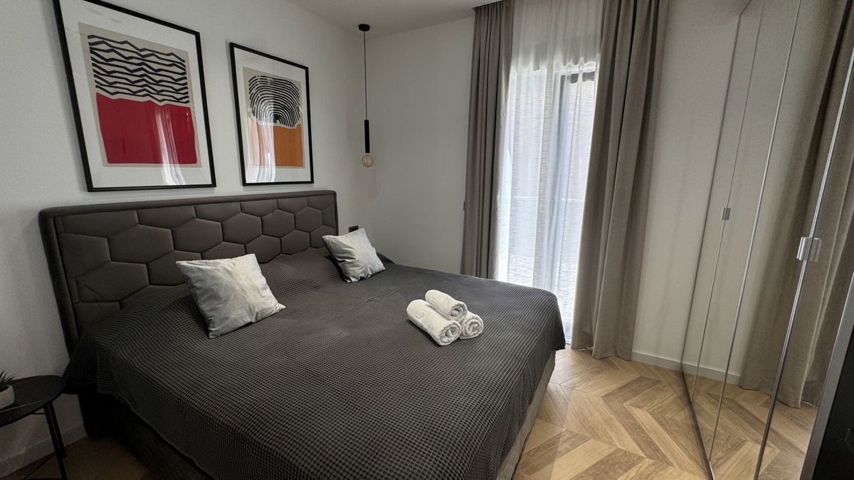 Casa moderna di lusso con tre unità abitative e vista sul mare aperto