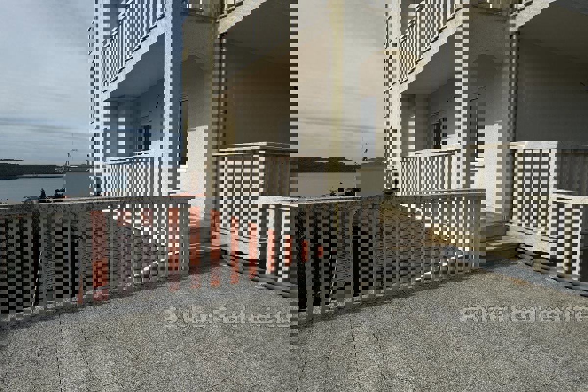 Appartamento con tre camere da letto con vista mare