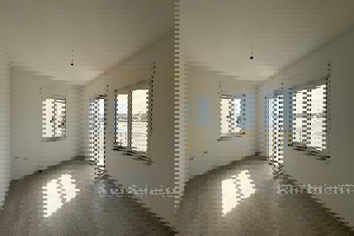 Appartamento con tre camere da letto con vista mare