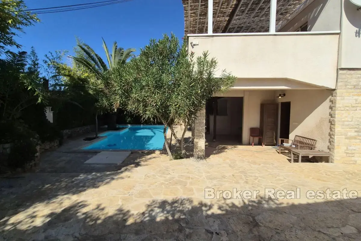 Casa con appartamenti con piscina e sauna