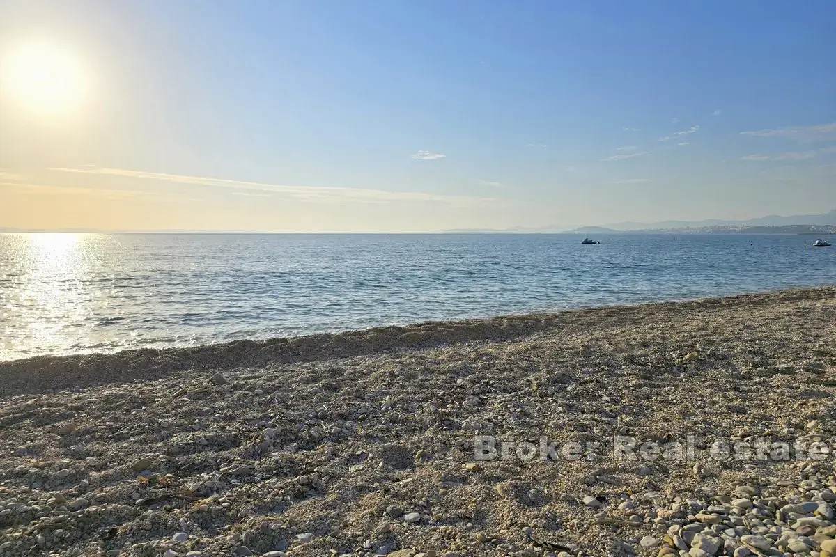 Immobile in prima fila al mare