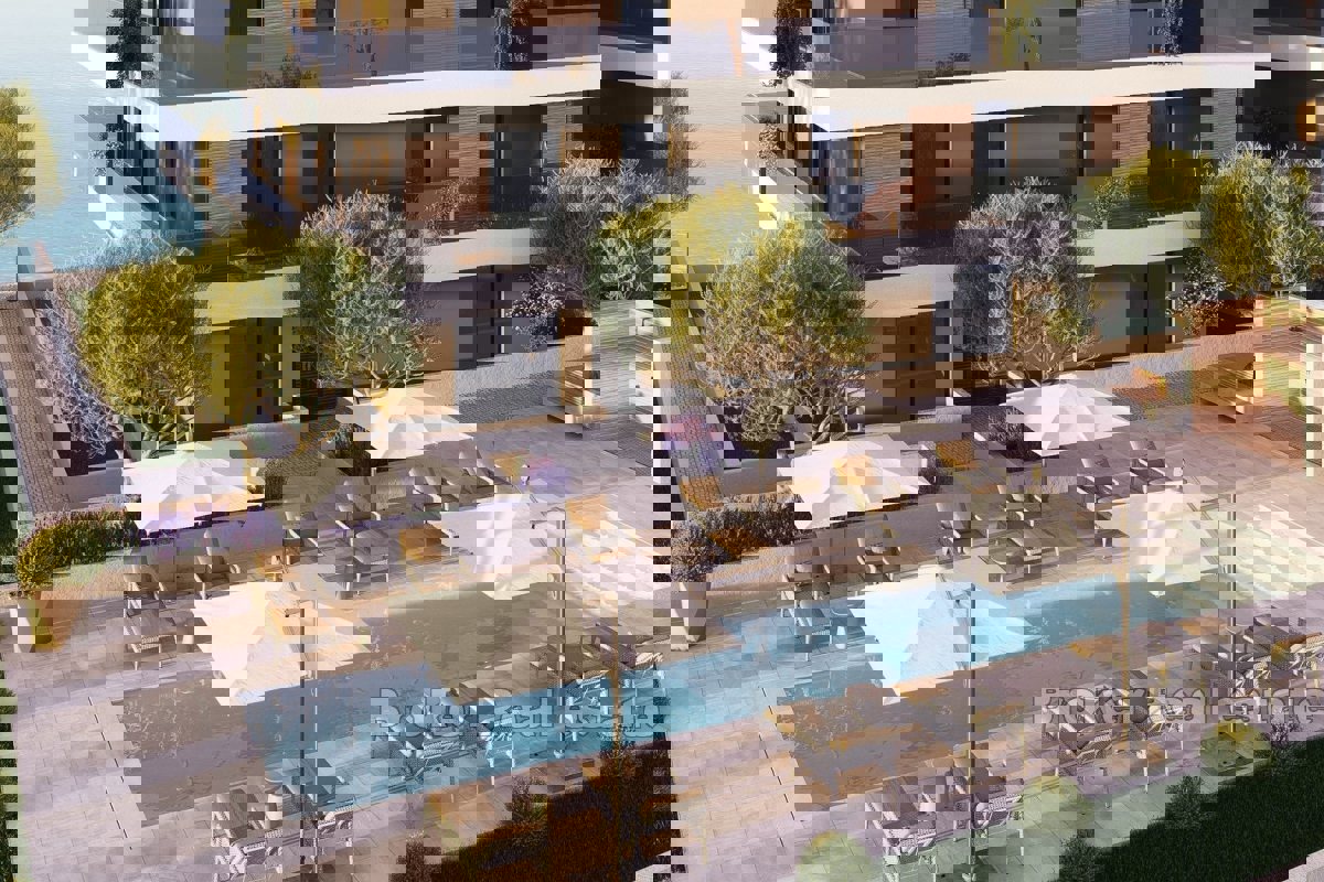 Lussuoso trilocale in prima fila mare