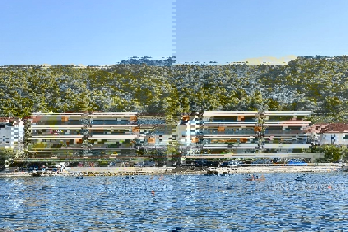 Lussuoso trilocale in prima fila mare