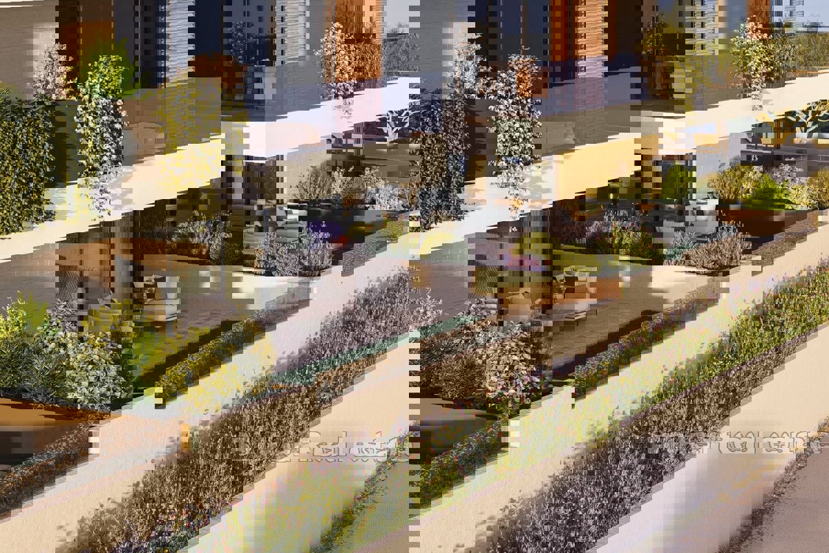 Lussuoso trilocale in prima fila mare