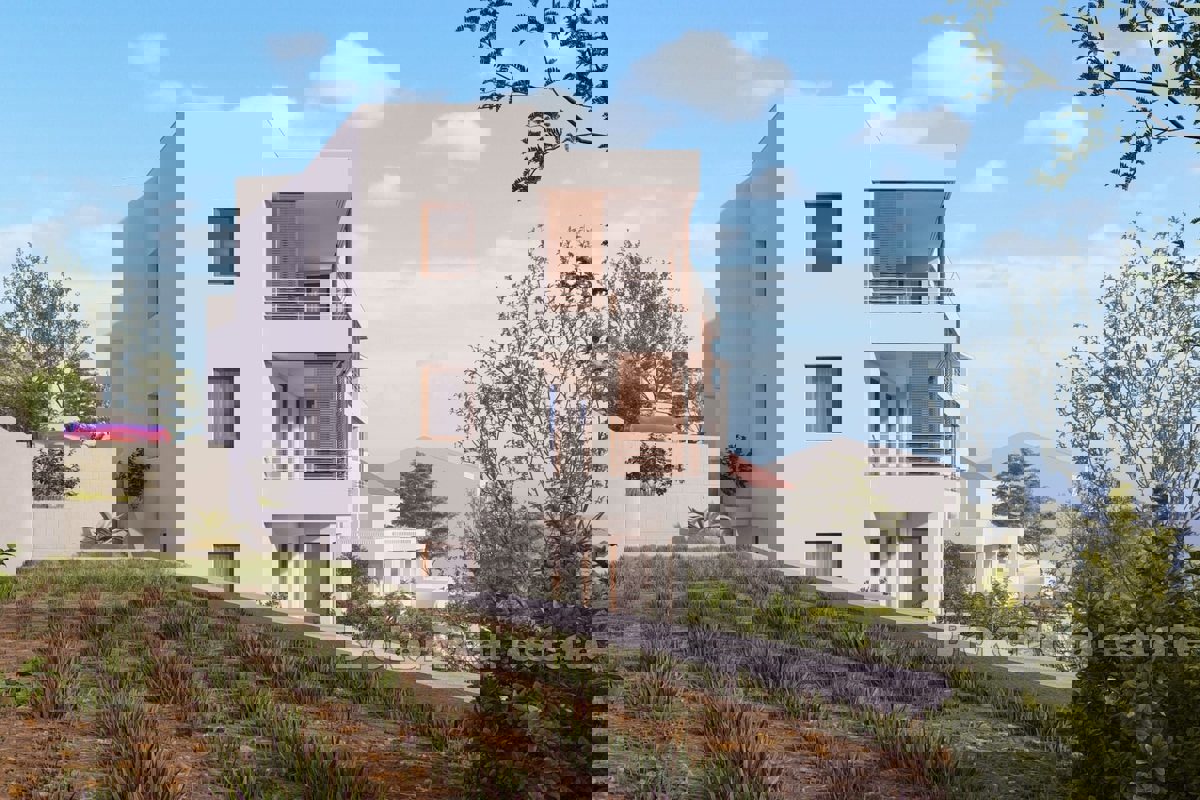 Lussuoso appartamento con piscina in prima fila sul mare