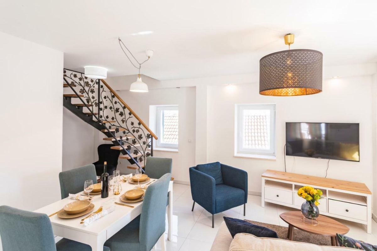 Casa in pietra in posizione pittoresca