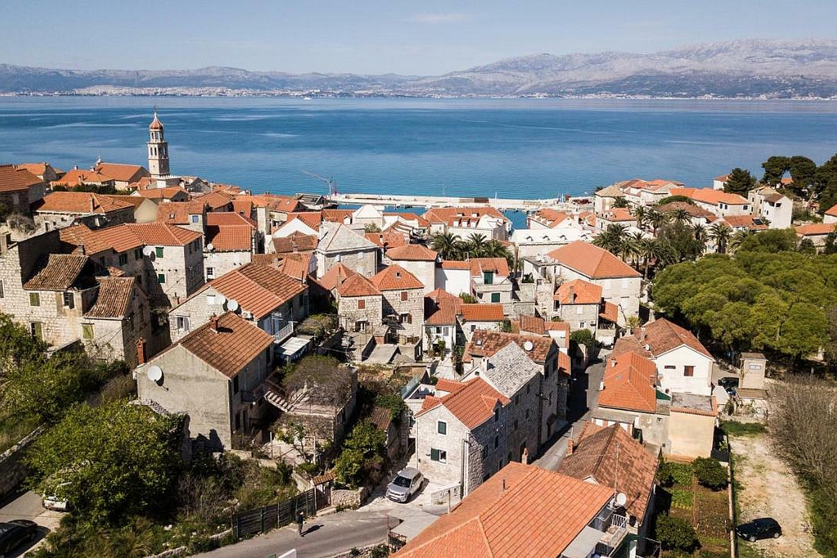 Casa in pietra in posizione pittoresca