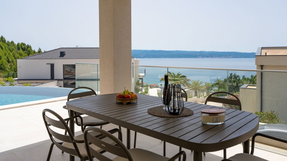 Villa di lusso di nuova costruzione con vista mare