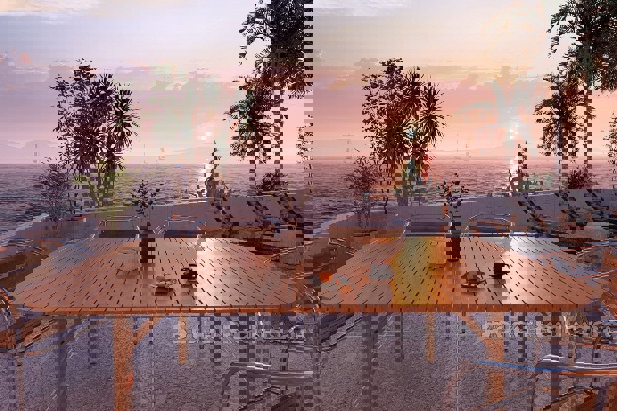 Moderno appartamento con due camere da letto in prima fila sul mare