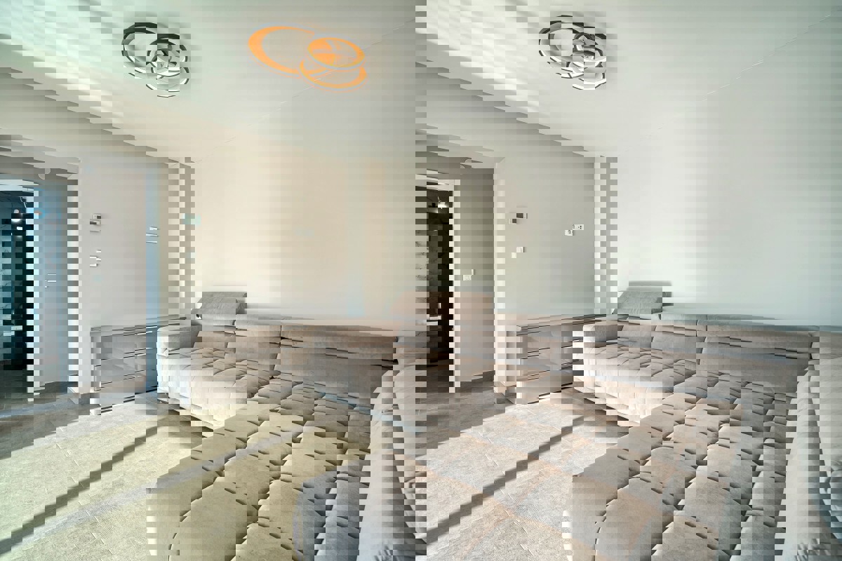 Villa moderna - prima fila al mare vicino a Rogoznica