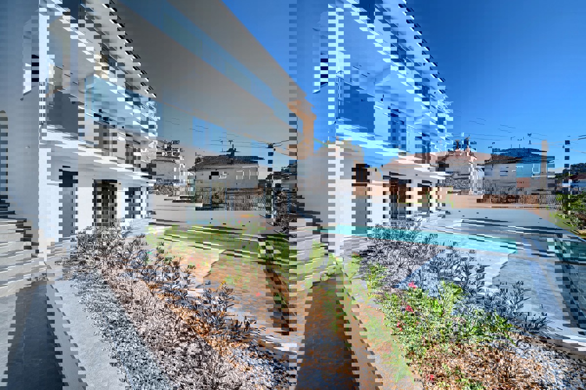 Villa moderna - prima fila al mare vicino a Rogoznica