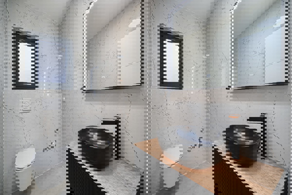 Villa moderna - prima fila al mare vicino a Rogoznica