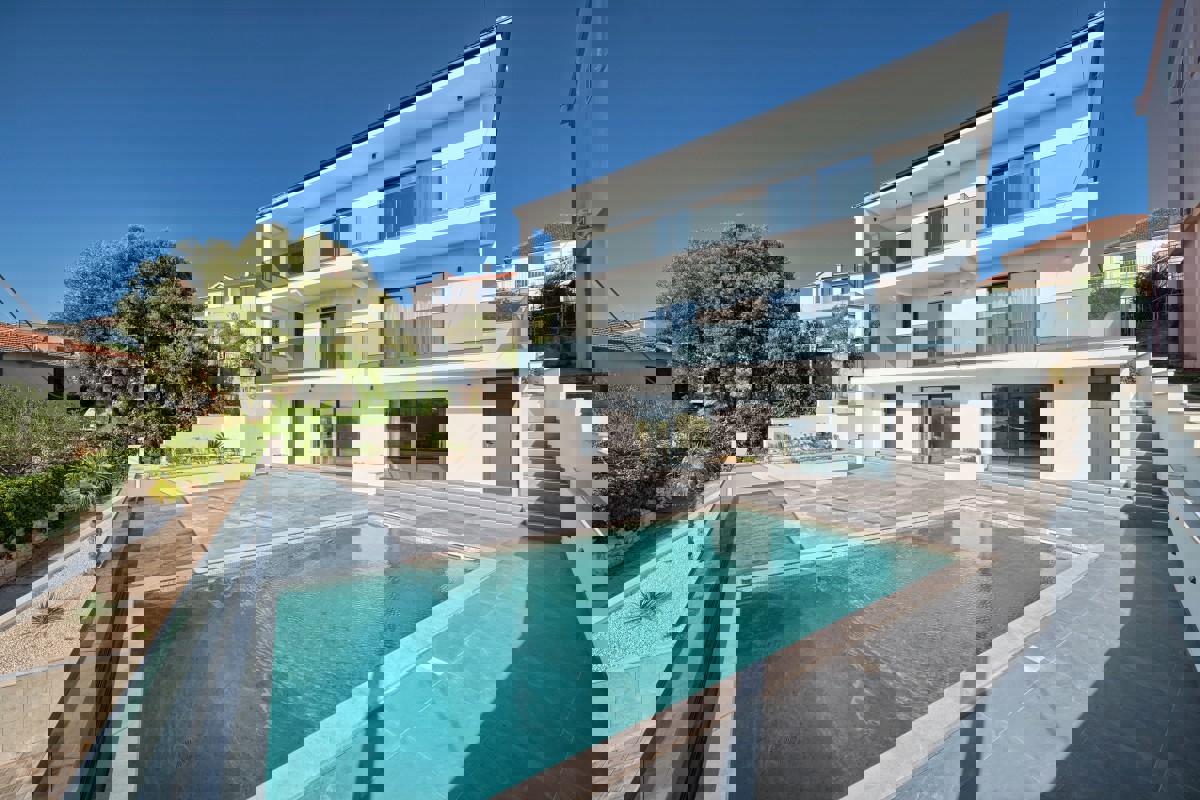 Villa moderna - prima fila al mare vicino a Rogoznica