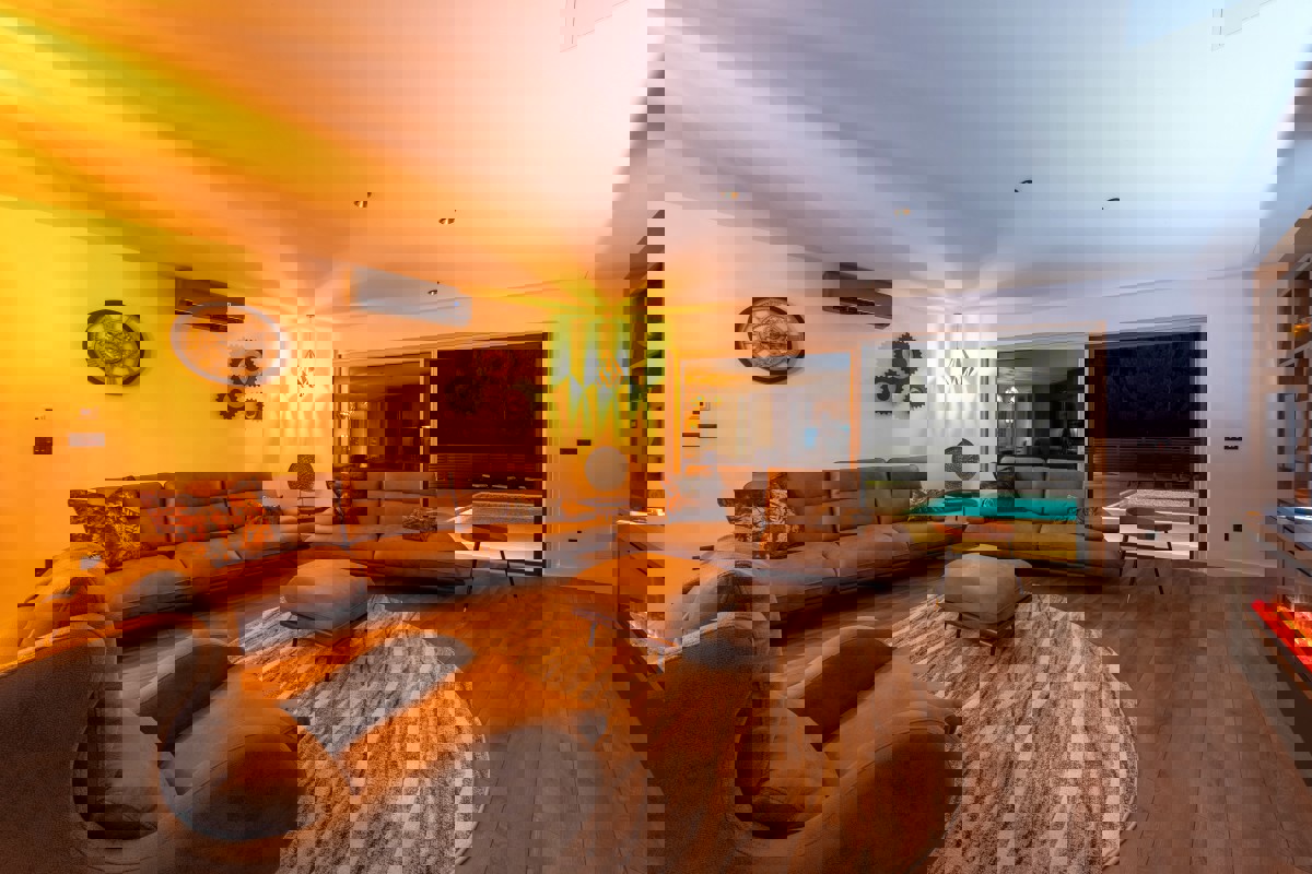 Villa moderna con piscina vicino a Spalato