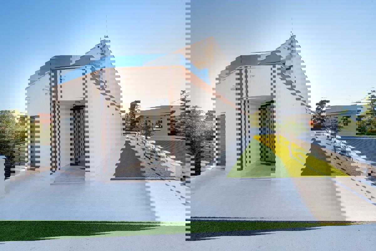 Villa moderna con piscina vicino a Spalato