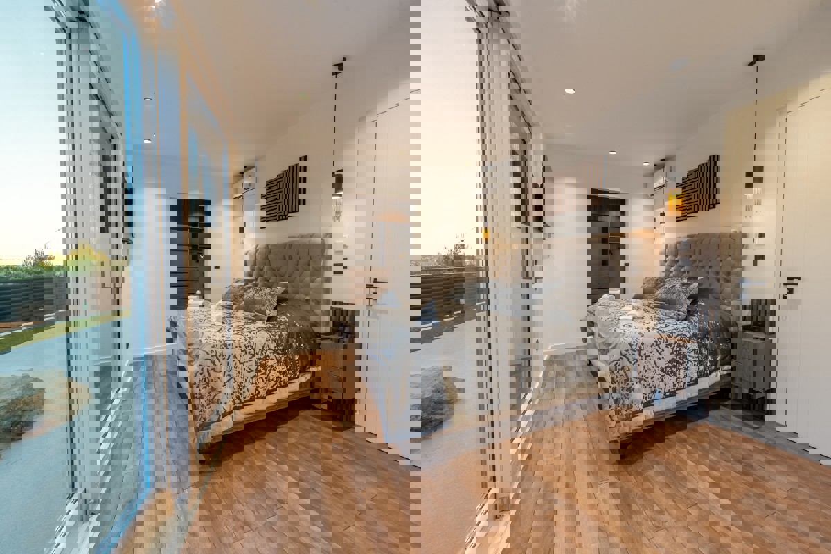 Villa moderna con piscina vicino a Spalato