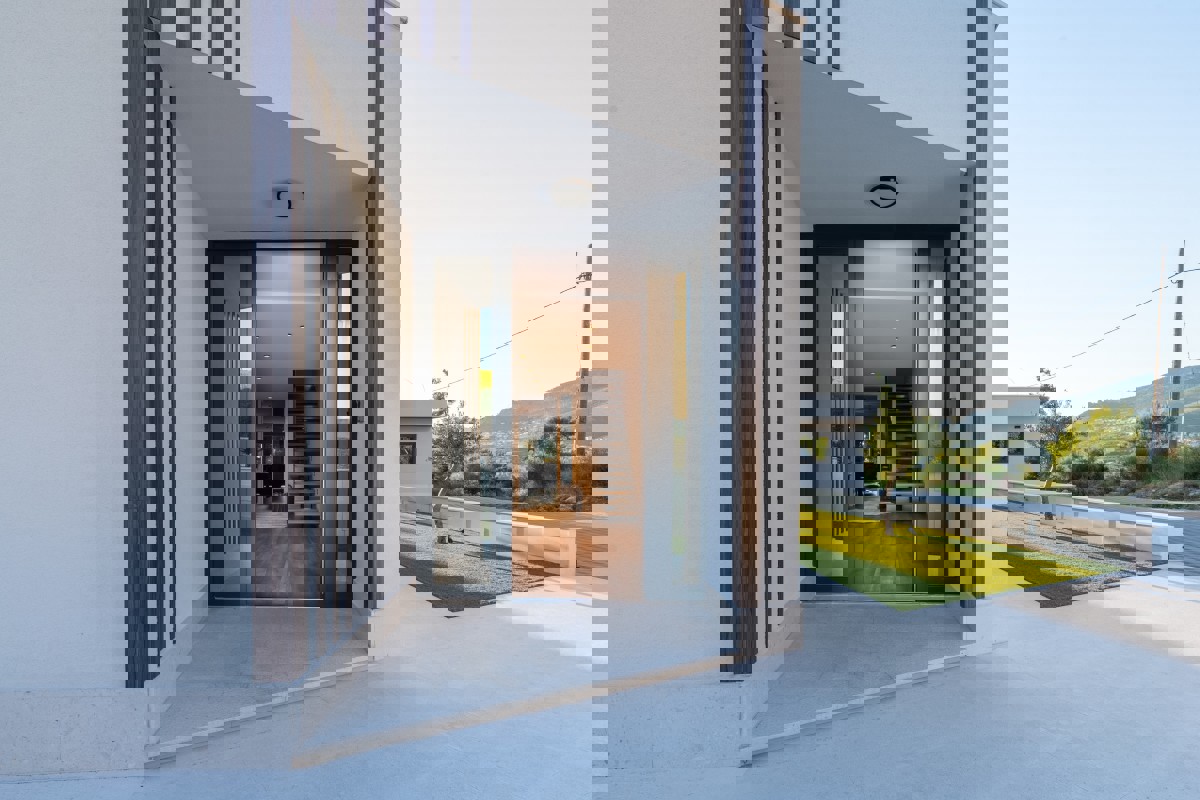 Villa moderna con piscina vicino a Spalato