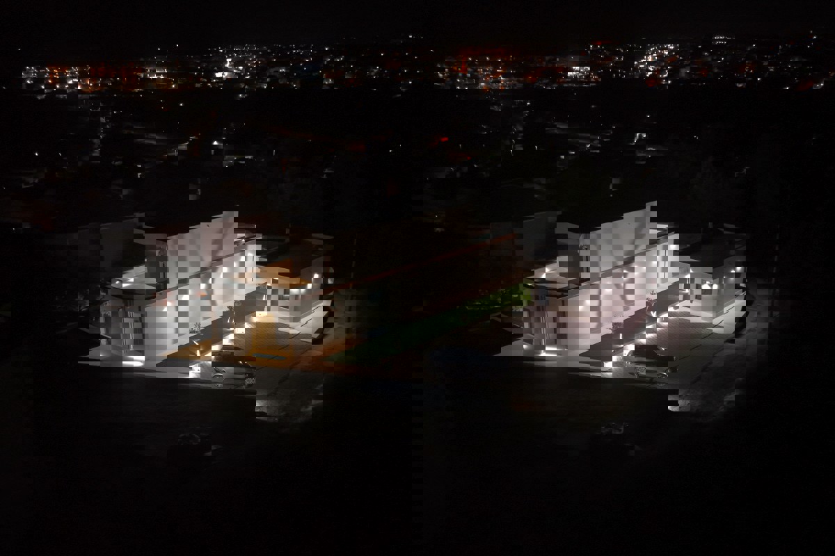 Villa moderna con piscina vicino a Spalato