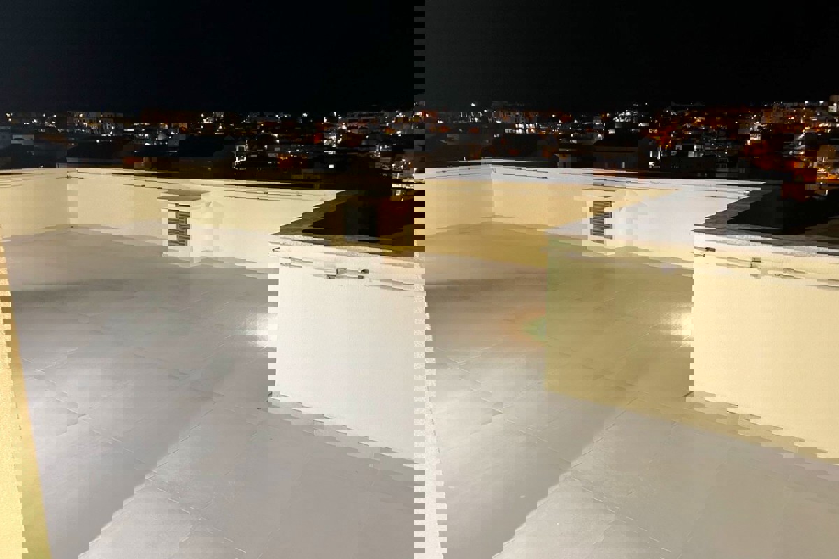 Attico con terrazza e vista sulla città