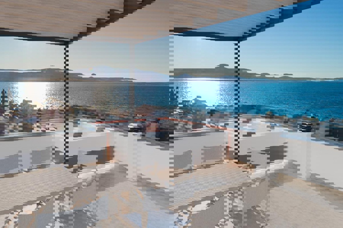 Appartamento moderno con terrazza sul tetto e parcheggio