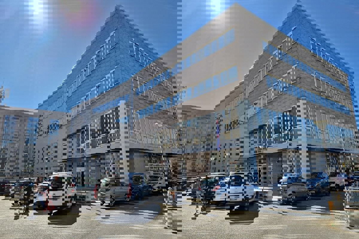 Spazioso spazio ufficio multiuso