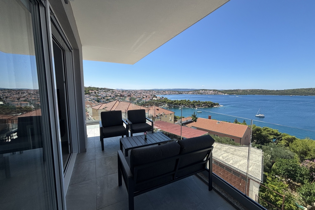 Straordinario attico con terrazza panoramica vicino al mare