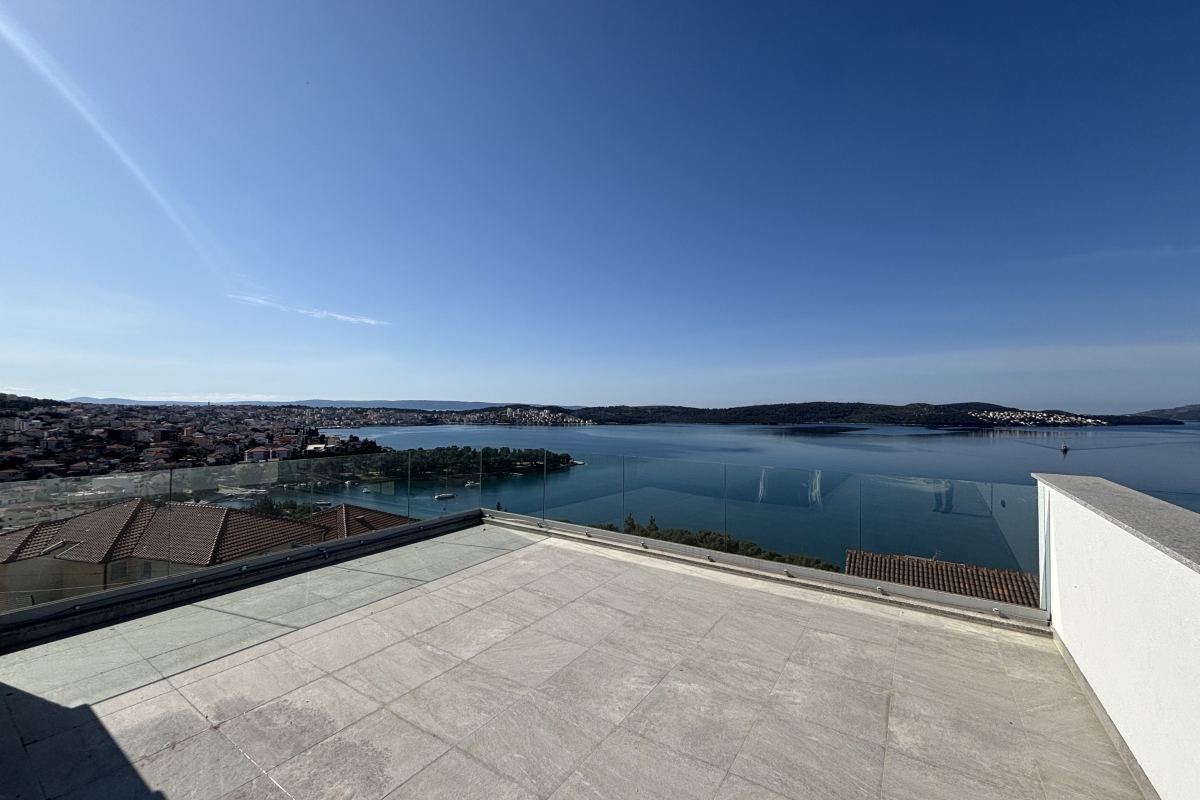 Straordinario attico con terrazza panoramica vicino al mare