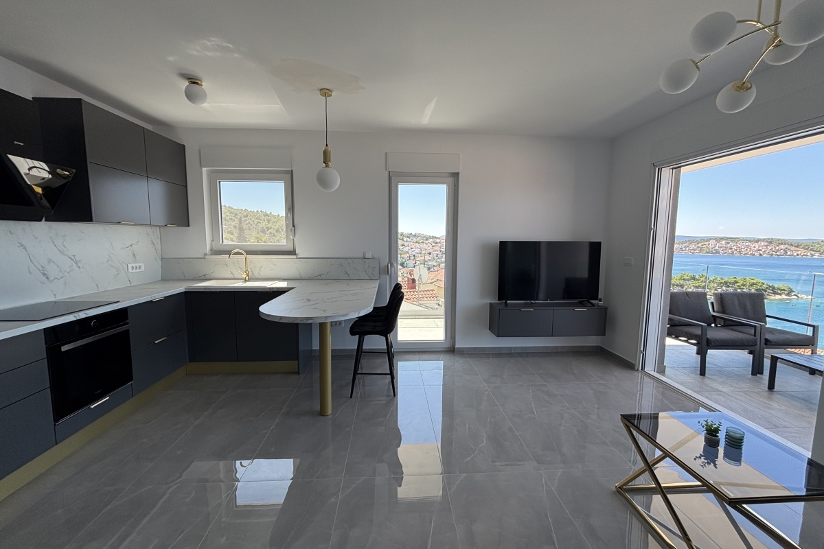 Straordinario attico con terrazza panoramica vicino al mare