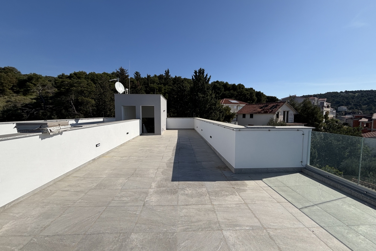 Straordinario attico con terrazza panoramica vicino al mare