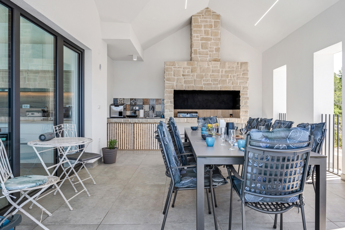 Villa moderna con vista mare aperta