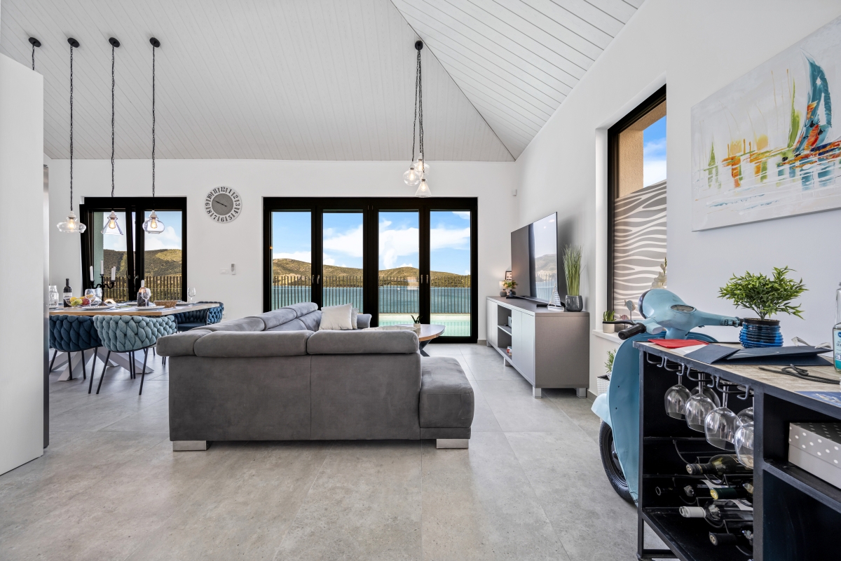 Villa moderna con vista mare aperta