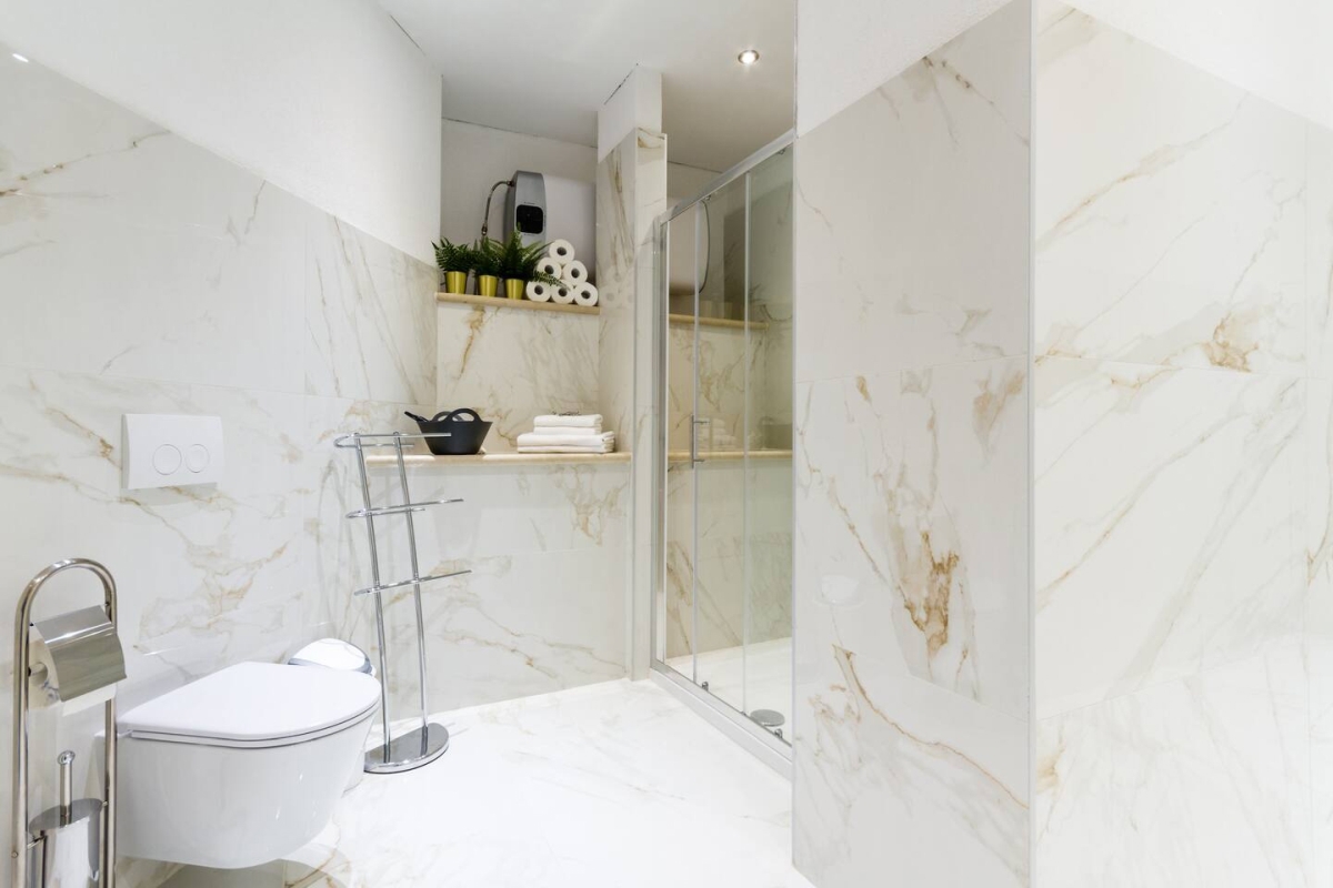 Moderno appartamento in villa in pietra direttamente sul mare