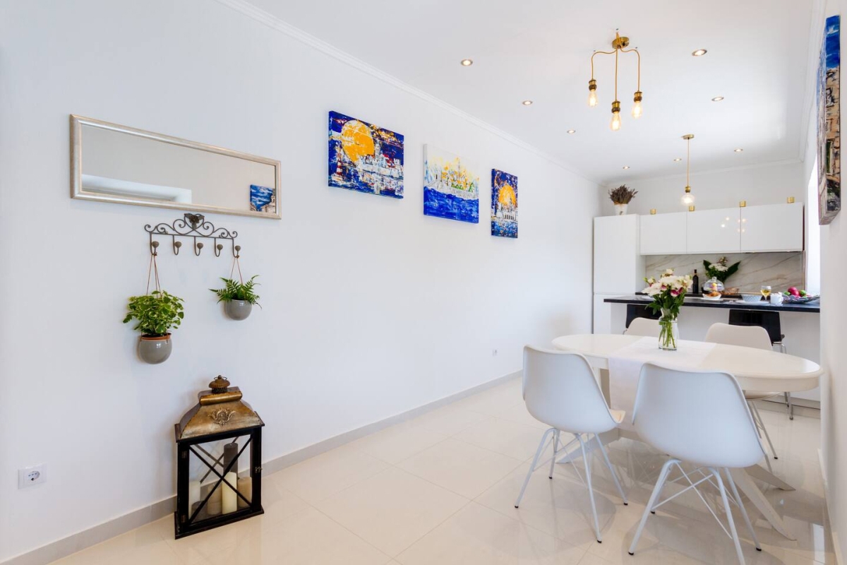 Moderno appartamento in villa in pietra direttamente sul mare