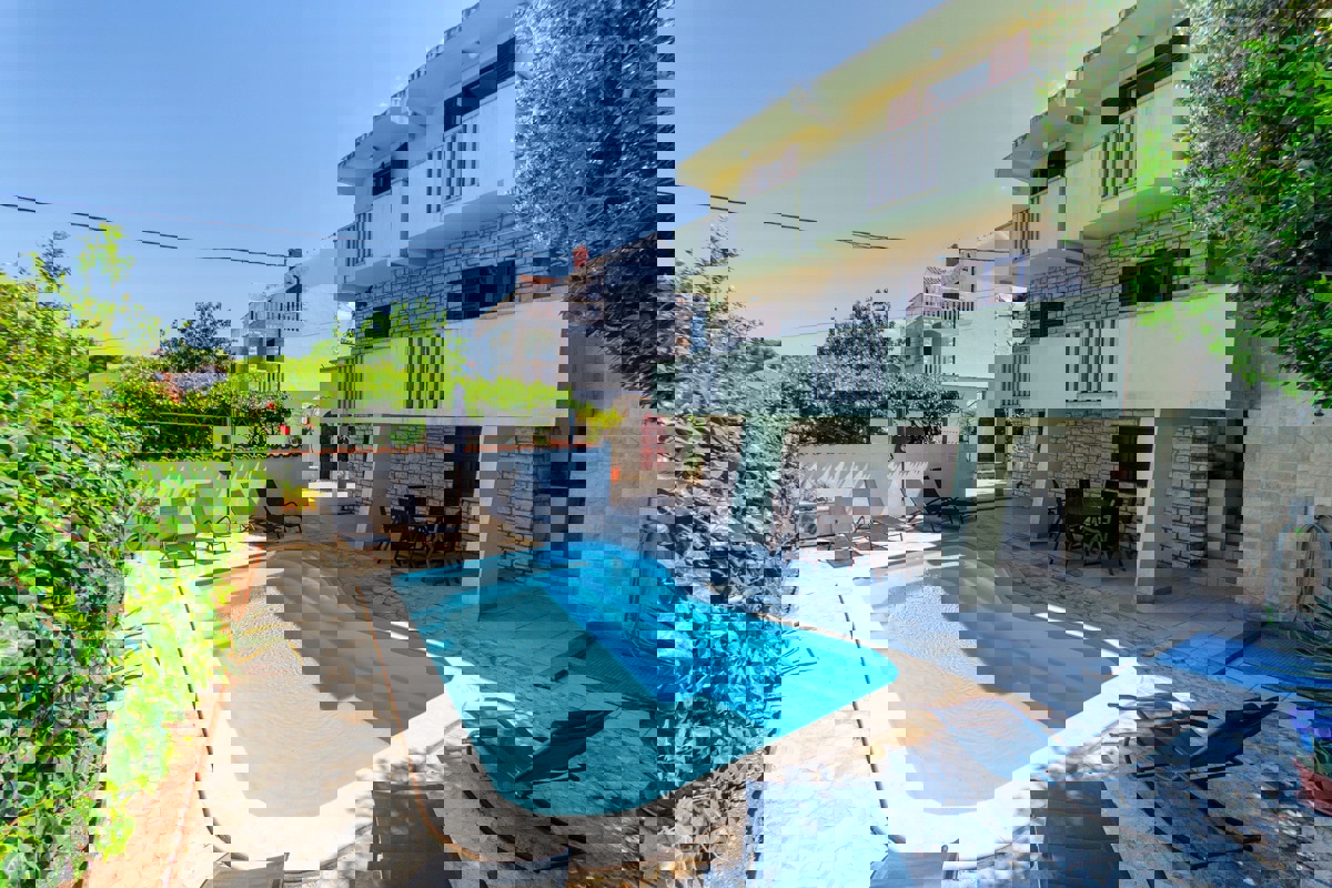 Palazzina con piscina