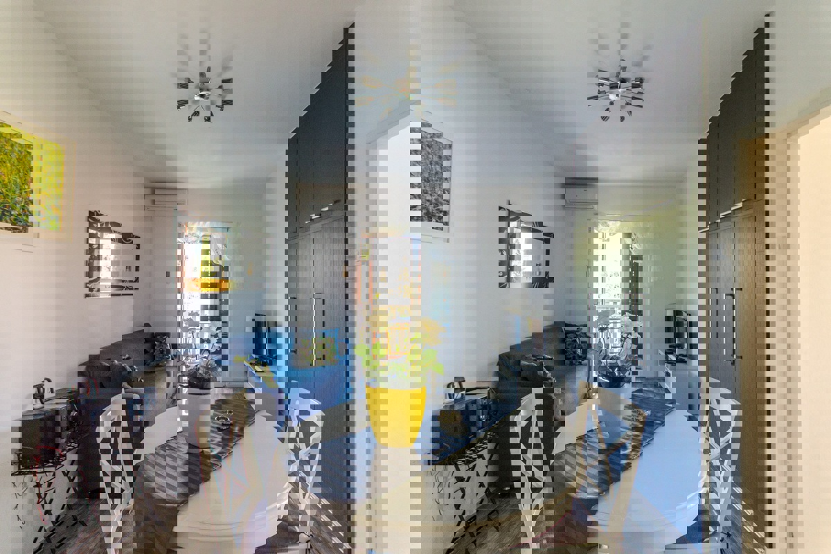 Palazzina con piscina