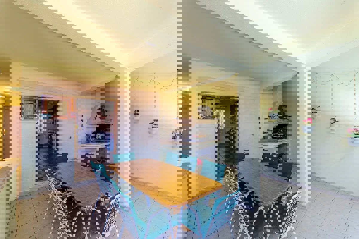 Palazzina con piscina