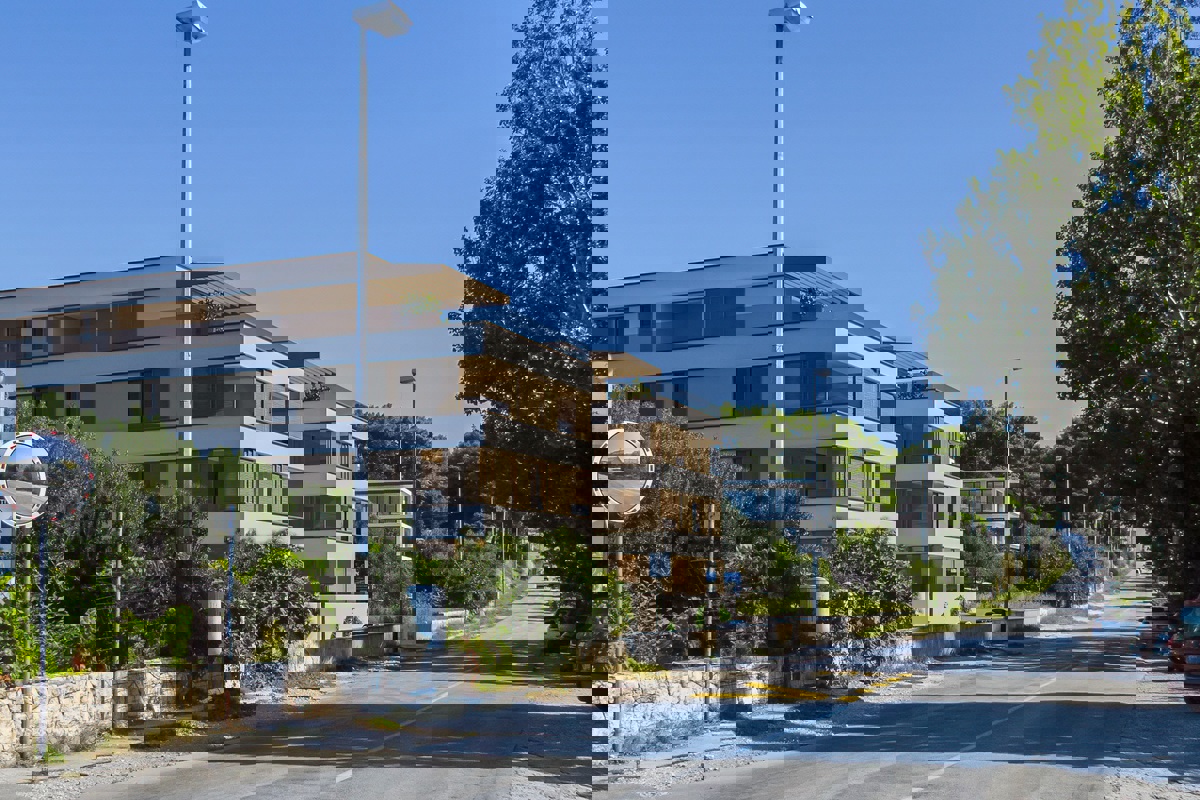 Esclusivo appartamento con tre camere da letto in prima fila sul mare - Ovest, S4