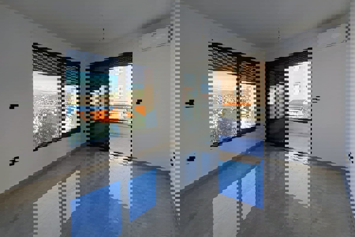 Comodo appartamento con tre camere da letto in un nuovo edificio