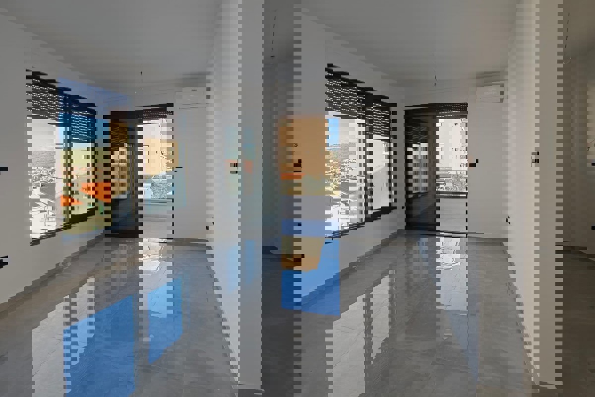 Comodo appartamento con tre camere da letto in un nuovo edificio