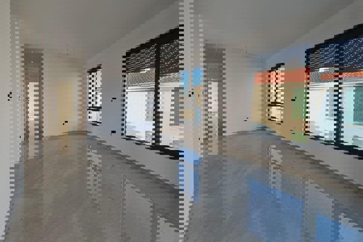 Comodo appartamento con tre camere da letto in un nuovo edificio